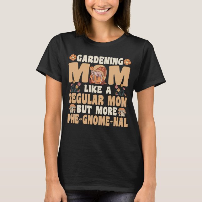 Gardening Mom with Gnomes T-Shirt (Vorderseite)
