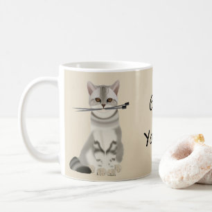 Garn-" Katze der Typografie-  "got mit strickenden Kaffeetasse