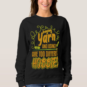 Garn kaufen und es für verschiedene Hobbys verwend Sweatshirt