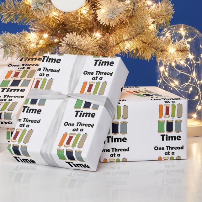 Garnrollen, ein Faden nach dem anderen  Geschenkpapier (Feiertage)