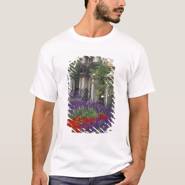 Garten im Schloss Mirabell, Salzburg, Österreich T-Shirt (Vorderseite)