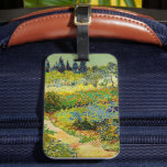 Garten in Arles | Vincent van Gogh Gepäckanhänger<br><div class="desc">Garten in Arles (1888) von dem niederländischen Postimpressionisten Vincent van Gogh. Originelle Kunstwerke sind ein Öl auf der Leinwand,  das eine üppige Landschaft mit bunten Blume darstellt. Verwenden Sie die Entwurfstools,  um einen benutzerdefinierten Text hinzuzufügen oder das Bild zu personalisieren.</div>