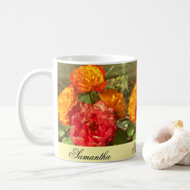 Garten mit orangefarbenen und roten Blumen Kaffeetasse (Mit Donut)