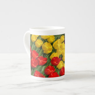 Garten mit roten und gelben Tulpen Prozellantasse
