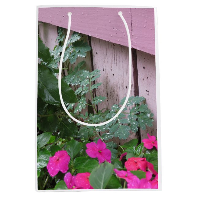 Garten Nach dem Regen - Martha's Vineyard Mittlere Geschenktüte (Vorderseite)