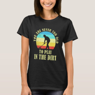 Gartenarbeit 4\Männer Nie Zu Alt, Um Im Dreck Zu S T-Shirt
