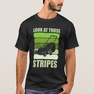 Gartenarbeit 4\Schau Dir Diese Streifen Rasen Gras T-Shirt