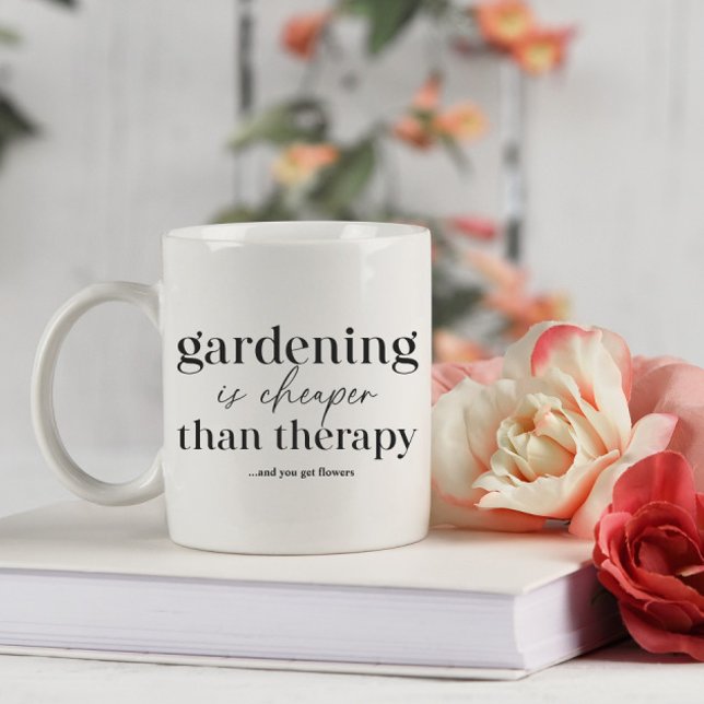 Gartenarbeit ist billiger als therapeutisches Zita Kaffeetasse (Von Creator hochgeladen)