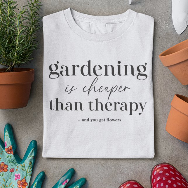 Gartenarbeit ist billiger als therapeutisches Zita T-Shirt (Von Creator hochgeladen)