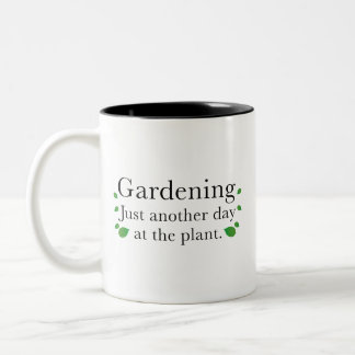 Gartenarbeit nur einen weiteren Tag an der Pflanze Zweifarbige Tasse