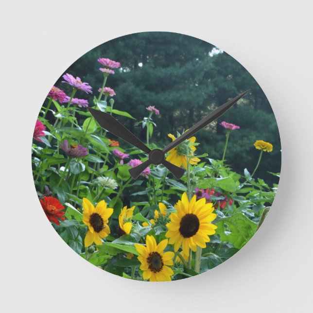 Gartenblick - Sonnenblumen, Gänseblumen, Kosmos Runde Wanduhr (Vorderseite)