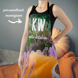 Gartenleben mit einem Orangenkürbis Schürze