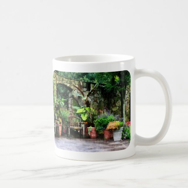 Gartensitzplatz im Regen Tasse (Rechts)