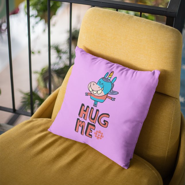 Gary Hug Me Pillow Kissen (Pillow on chair)