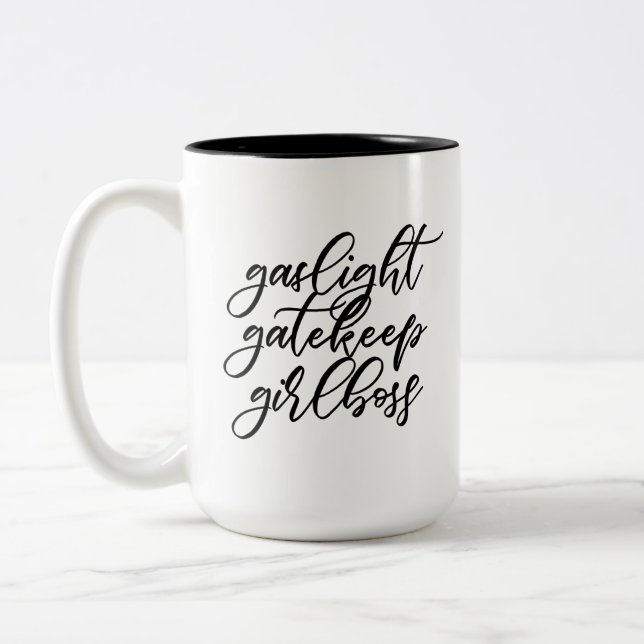 Gaslight, Gatekeep, Girlboss Cup Zweifarbige Tasse (Links)
