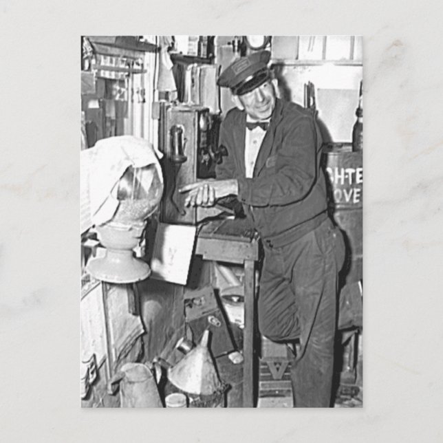 Gasstation Attendant Vintag Millburg Michigan Postkarte (Vorderseite)