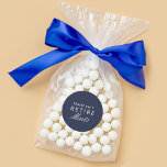 Gastgeschenk für das Ruhestand von Navy-Funny-Reif Runder Aufkleber<br><div class="desc">Ein lustiges Stück auf Gastgeschenk-Aufkleber für ein Party für den Ruhestand, dieses Design wird auf verpackten Süßigkeiten verwendet. Die Textvorlage enthält den Namen des Ehrengast und die Worte "Minze nachbearbeiten". Eine niedliche Idee für lustige Gastgeschenke bei Ihrer Feier: Sie können die Aufkleber auf kleine Pfefferminzkonserven setzen oder sich selbst herstellen,...</div>