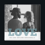 Gastgeschenk Hochzeit für moderne Foto-Liebe Magnet<br><div class="desc">Diese modernen Typografie-Designmagnete für Foto Liebe sind ideal, um Daten oder Gastgeschenk Hochzeiten zu speichern. Stellen Sie sich mit Ihrem Foto, Ihren Namen, Ihrem Hochzeitstag und Ihrem Ort ein. Kontaktieren Sie mich über die Schaltfläche unten, wenn Sie weitere Anpassungen oder Hilfe bei der Anpassung Ihres Fotos auf der Vorlage benötigen....</div>