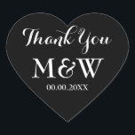 Gastgeschenk Hochzeit in Form eines Schwarzen Herz Herz-Aufkleber<br><div class="desc">Gastgeschenk Hochzeit in schwarzem Herzen dank der Aufkleber. Schwarzweiß oder benutzerdefinierte Hintergrundfarbe. Elegante Skripttypografie. Verwenden Sie als romantische Umschlag Aufkleber / Dichtungen oder als Gastgeschenk Hochzeit-Label für Dankeschön. Niedliche Liebe Symbolform mit stylischem Text. Auch praktisch für andere Anlässe wie z.B. Verlobungsfeier,  Jubiläum etc.</div>