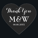 Gastgeschenk Hochzeit in Form eines Schwarzen Herz Herz-Aufkleber<br><div class="desc">Gastgeschenk Hochzeit in schwarzem Herzen dank der Aufkleber. Schwarzweiß oder benutzerdefinierte Hintergrundfarbe. Elegante Skripttypografie. Verwenden Sie als romantische Umschlag Aufkleber / Dichtungen oder als Gastgeschenk Hochzeit-Label für Dankeschön. Niedliche Liebe Symbolform mit stylischem Text. Auch praktisch für andere Anlässe wie z.B. Verlobungsfeier,  Jubiläum etc.</div>