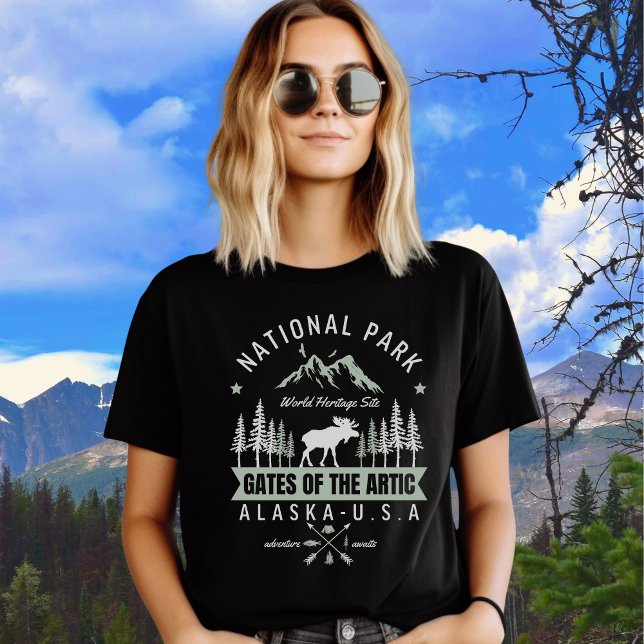Gates of the Arctic – Moose and Forest Alask Tri-Blend Shirt (Von Creator hochgeladen)