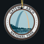 Gateway Arch National Park Abzeichen Keramik Ornament<br><div class="desc">Gateway Arch Vektorgrafik Design. Der Park liegt in St. Louis,  Missouri,  in der Nähe des Ausgangspunktes der Lewis und Clark Expedition.</div>