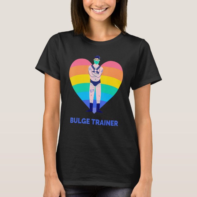 Gay Bear Gay Daddy Bulge Trainer Regenbogen T-Shirt (Vorderseite)