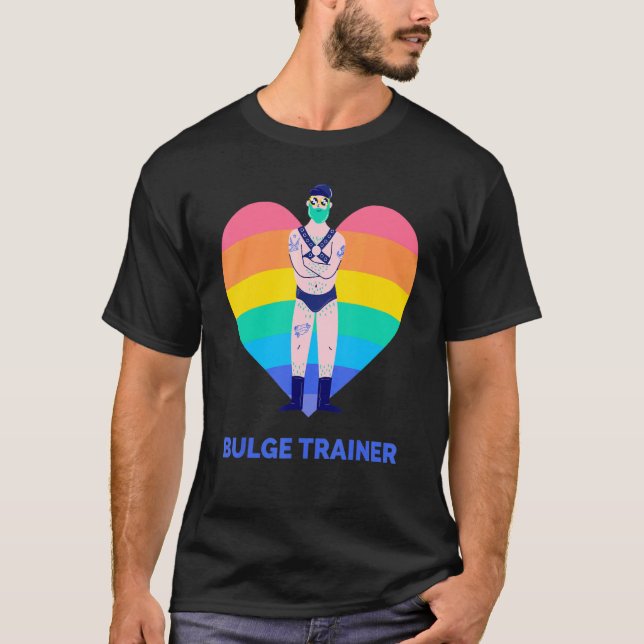 Gay Bear Gay Daddy Bulge Trainer Regenbogen T-Shirt (Vorderseite)