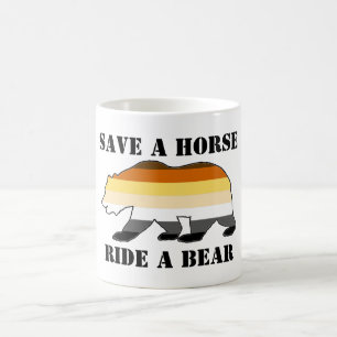 GAY BEAR SPEICHERE EINEN PFERD AUF EINEM BÄREN TASSE