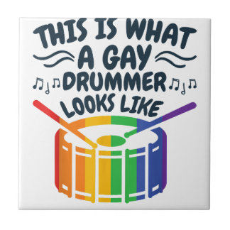 Gay Drummer Gay Pride Monat LGBTQ Regenbogen Fliese