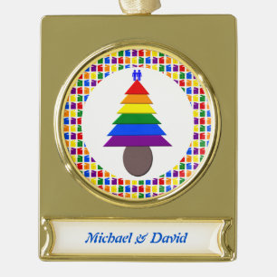 Gay Men Rainbow Christmas Tree und präsentiert Cus Banner-Ornament Gold