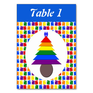 Gay Men Rainbow Christmas Tree und präsentiert Cus Tischnummer