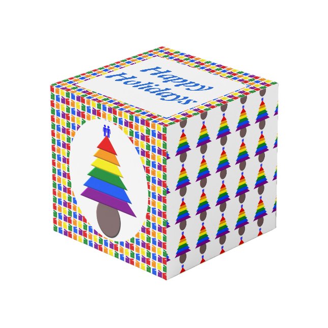 Gay Men Rainbow Christmas Tree und präsentiert Cus Würfel (Vorderseite Schrägansicht)