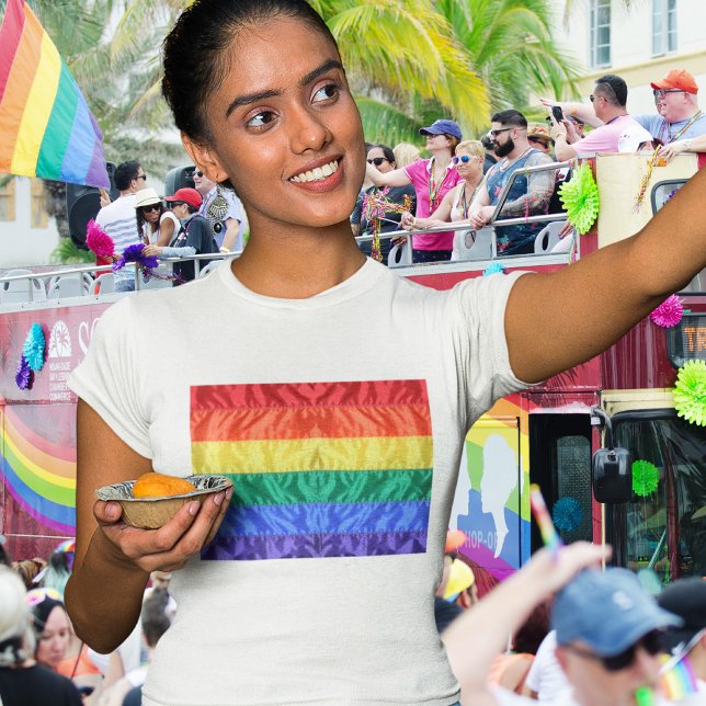 Gay Pride Classic Imitate Silk Rainbow Flag LGBTQ  T-Shirt (Von Creator hochgeladen)