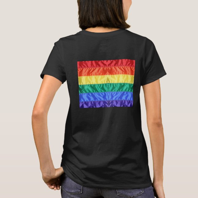 Gay Pride der Regenbogenflagge LGBTQ LGBT Liebe is T-Shirt (Rückseite)