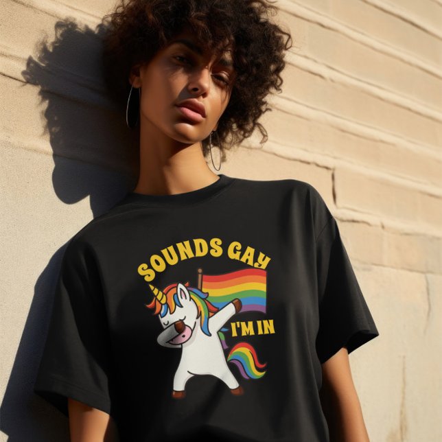 Gay Pride Einfärben mit Fahne T-Shirt (Gay Pride Dabbing Unicorn With Flag T-Shirt by Ricaso. Sounds gay, I'm in)