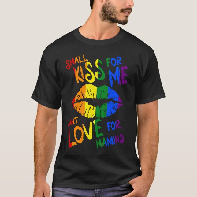 Gay Pride Month Kiss Love Lesbian LGBT Pride LGBTQ T-Shirt (Vorderseite)
