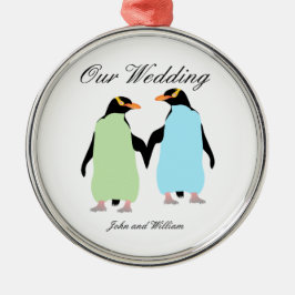 Gay Pride Pinguine halten Hände Silbernes Ornament