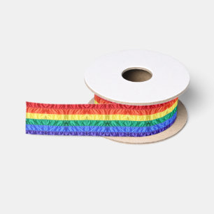Gay Pride Regenbogenstreifen unter Regenbogenflagg Satinband