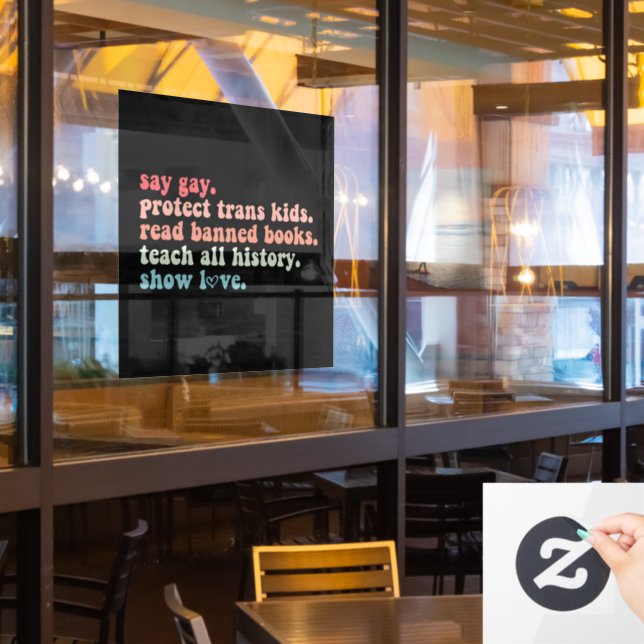 "Gay Protect Trans Kids Read Banned Books LGBTQ" Fensteraufkleber (Restaurantfenster)