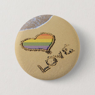 Gay Rainbow Liebe Herz in Sand Button