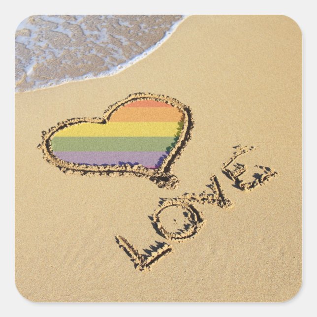 Gay Rainbow Liebe Herz in Sand Quadratischer Aufkleber (Vorderseite)