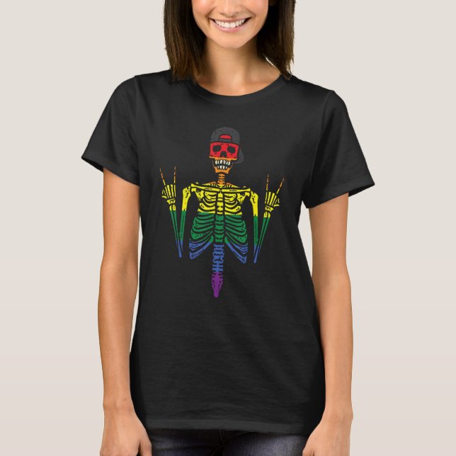 Gay Skeleton Rock Rainbow Pride Flag Lgbt Rocker B T-Shirt (Vorderseite)