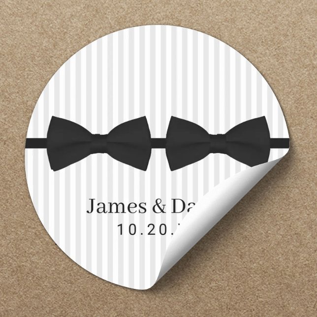 Gay Wedding Double Bow Krawatte Classy Stripes Sie Runder Aufkleber (Von Creator hochgeladen)