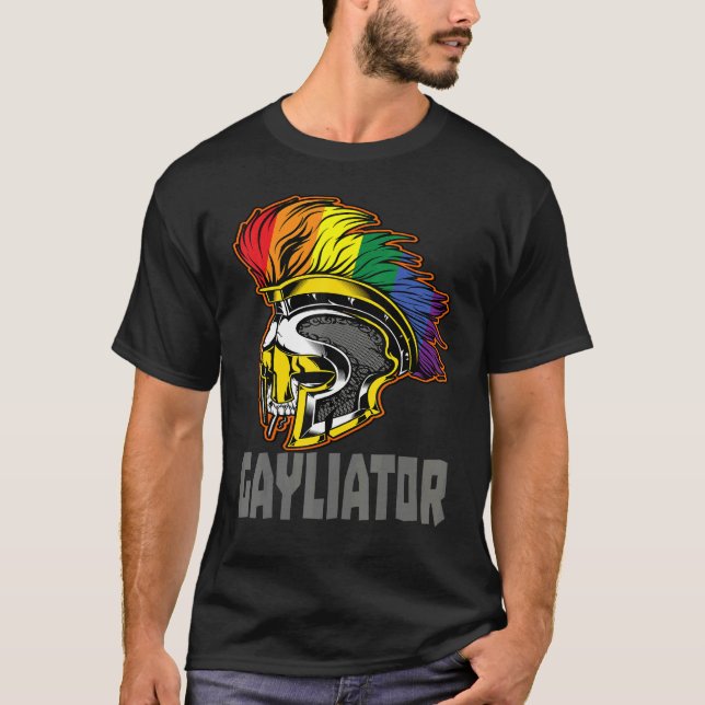 Gayliator Sword Fighter Helmet with Rainbow Feathe T-Shirt (Vorderseite)