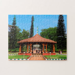 Gazebo in einem Garten Bangalore Indien. Puzzle