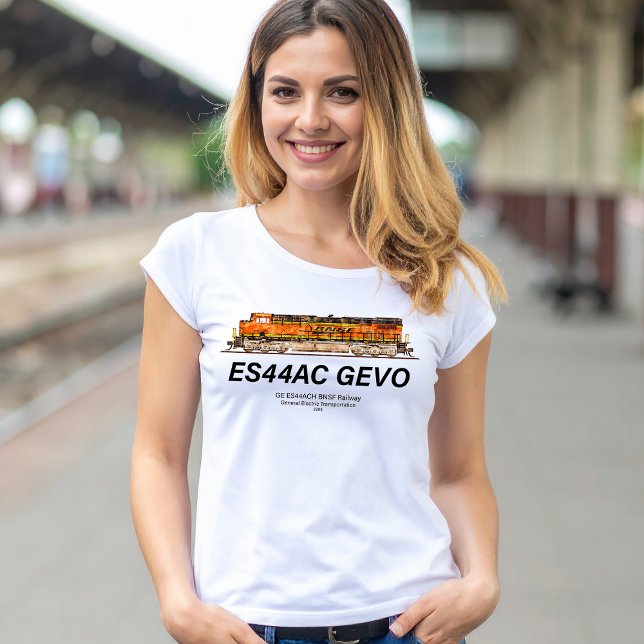 GE ES44AC GEVO Lokomotive. Güterzug BNSF T-Shirt (GE ES44AC GEVO Locomotive. BNSF freight train. Womens Basic T-Shirt)
