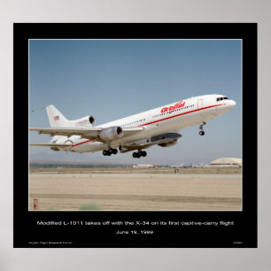 Geändertes L-1011 entfernt sich mit dem X-34 Poster