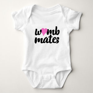 Geb5rmutter verbindet rosa Herz-Zwillings-Bodysuit Baby Strampler