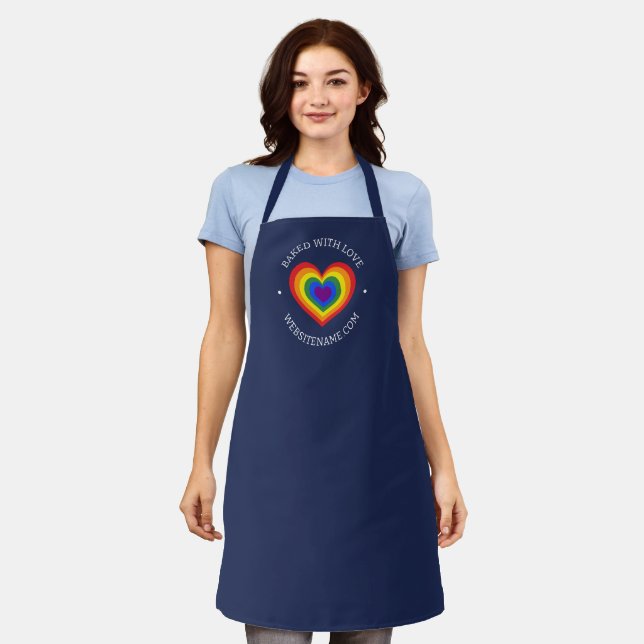 gebacken mit Liebe Rainbow Heart Custom Text Navy Schürze (Getragen)